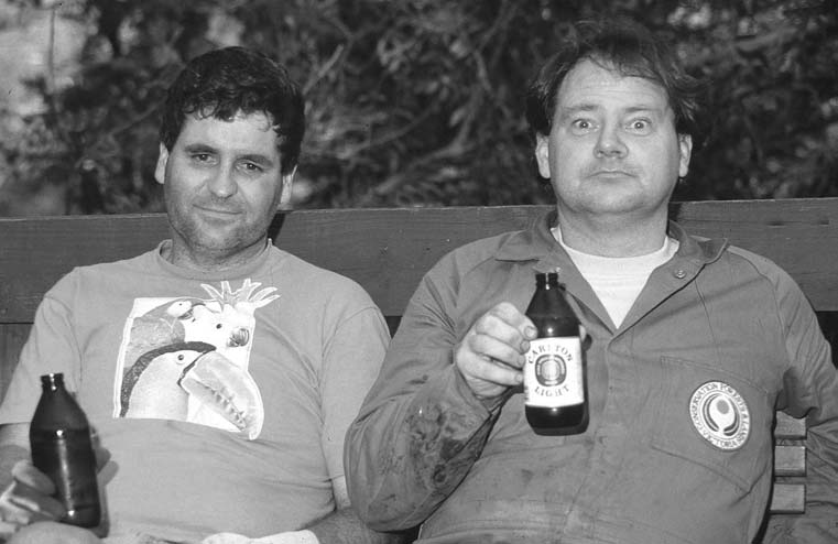 Well-known ANGFA members Noel Harcourt and “Stunned Mullet” Alex Caughey enjoying an ale (or two) after setting up some ANGFA display tanks.